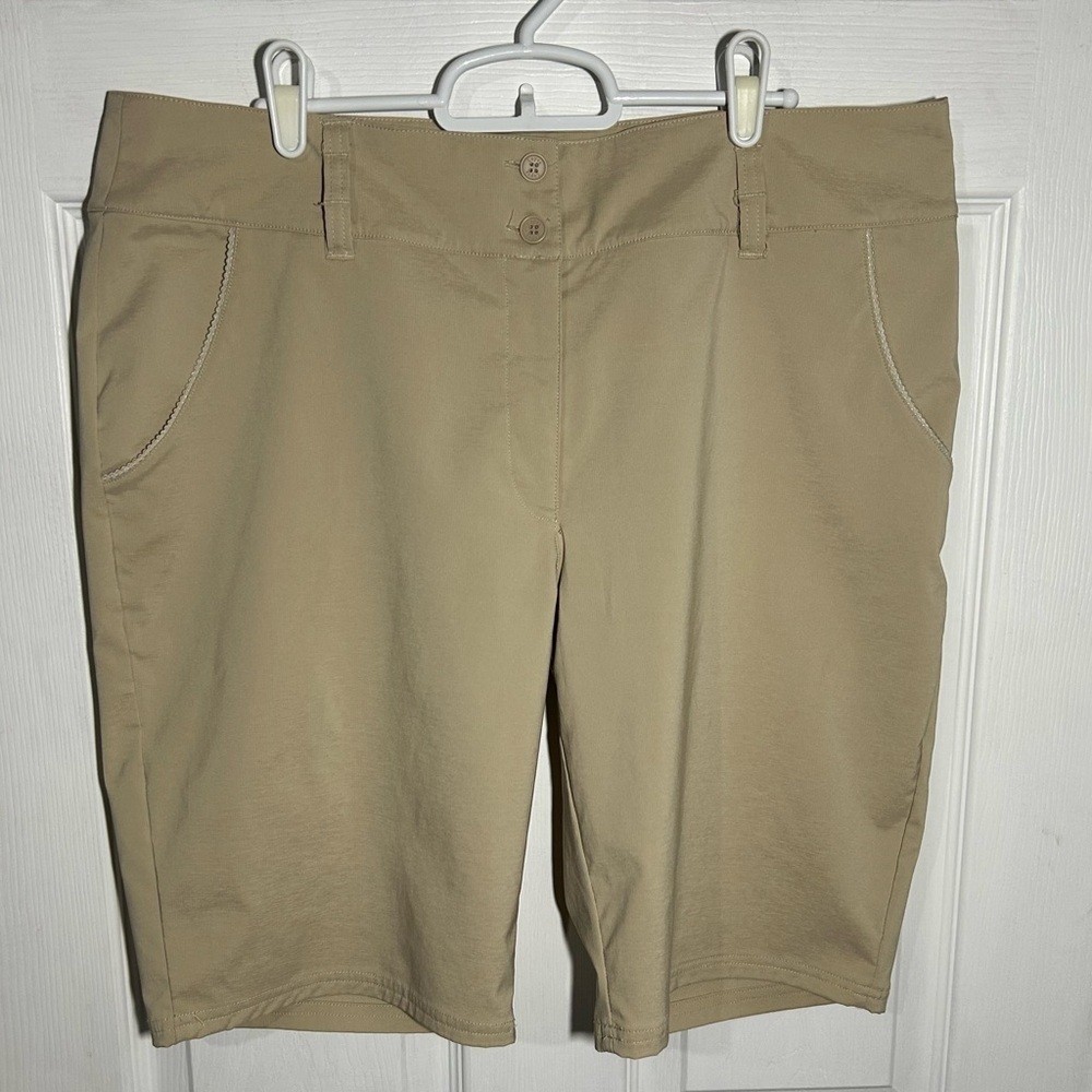 Lopez Womens Golf Shorts Size 12 Beige Khaki 10” inseam Flat Front